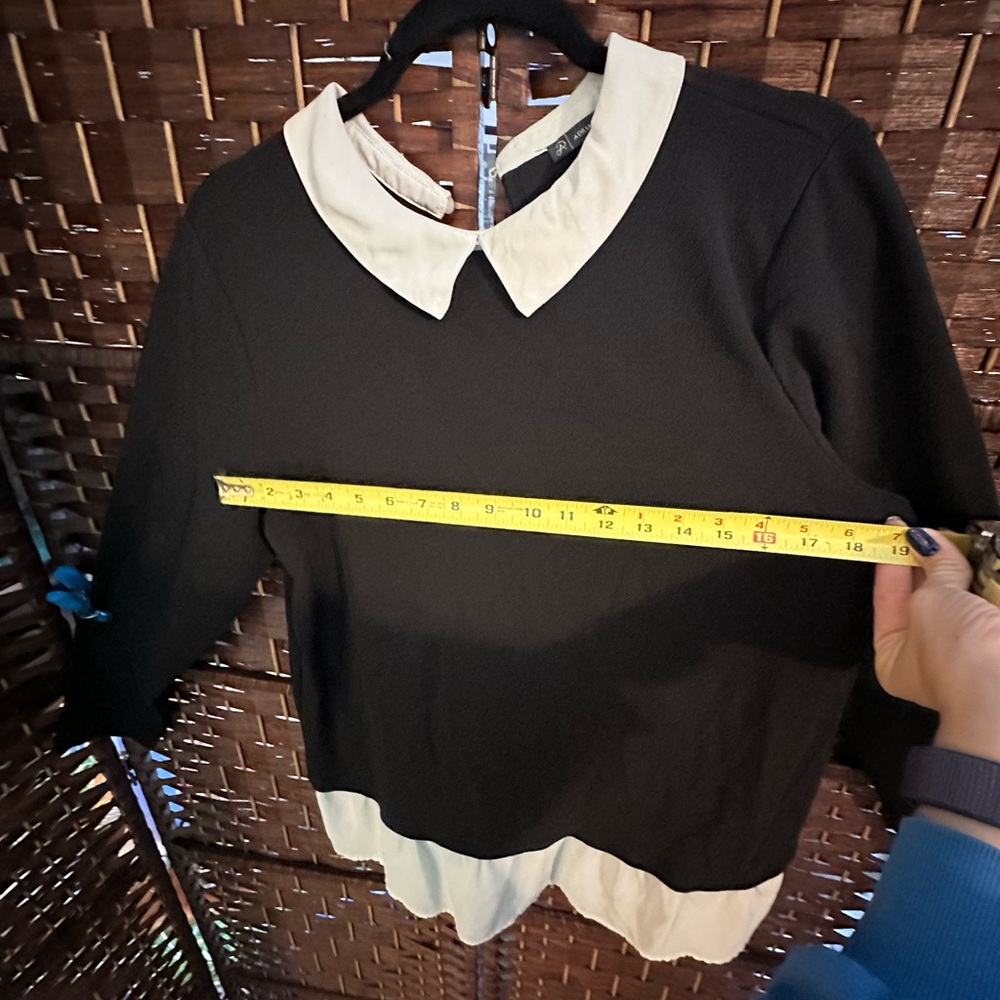 Adrianna Papell Dress Blouse with White collar and trim - Picture 4 of 6